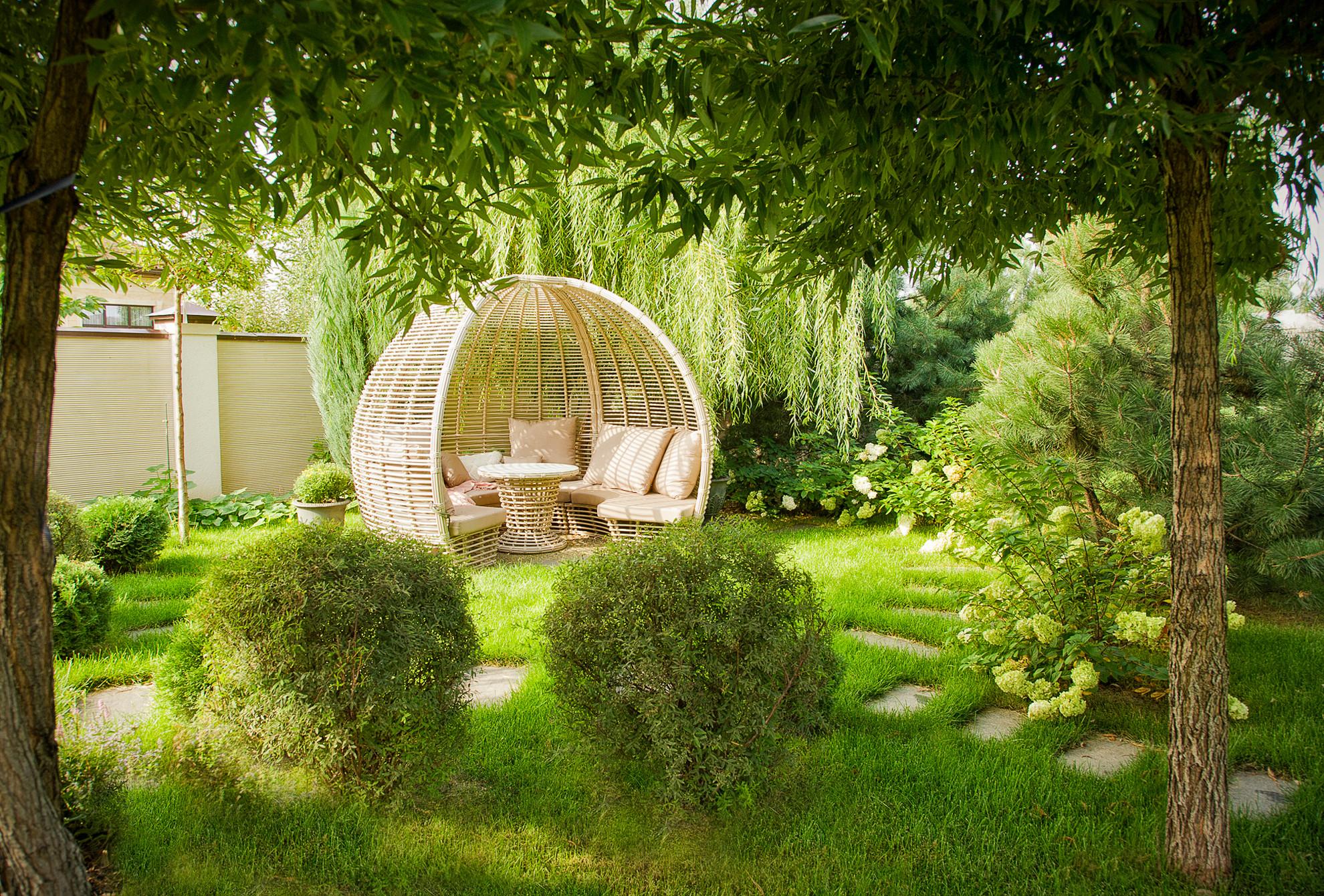 Designing Distinctive Outdoor Spaces with EmphOpet